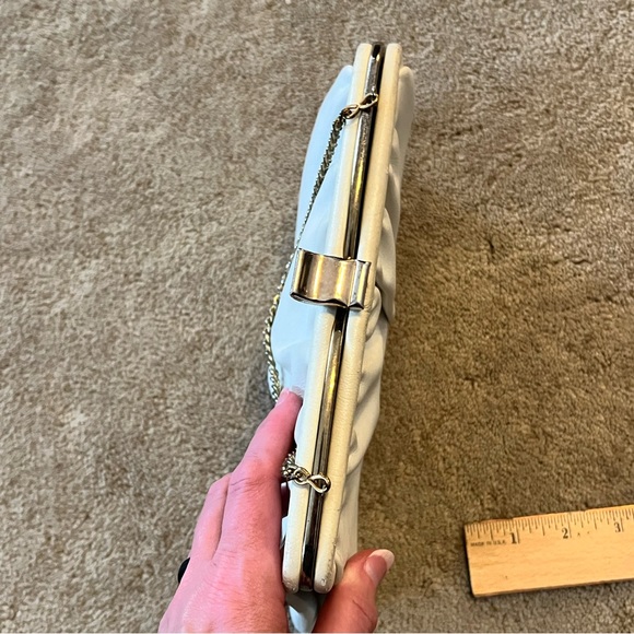 Vintage 1960s Ande’ White Faux Leather Handbag with Hinged Frame - Picture 5 of 12